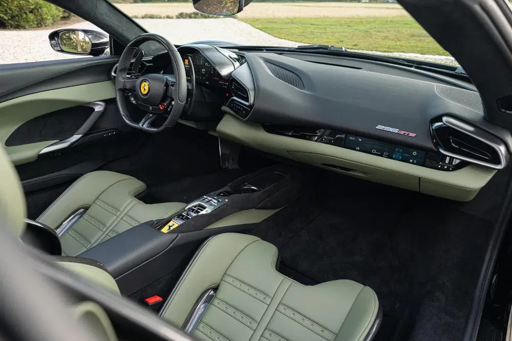 Ferrari 296 GTS 3.0 V6 ATELIER uit 2024, foto 12
