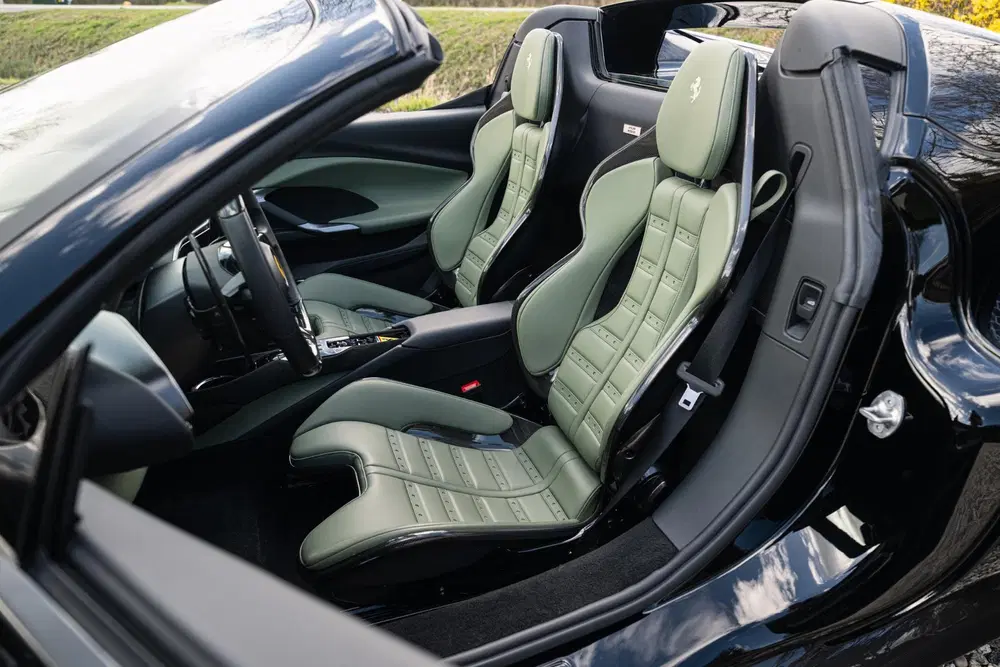 Ferrari 296 GTS 3.0 V6 ATELIER uit 2024, foto 13
