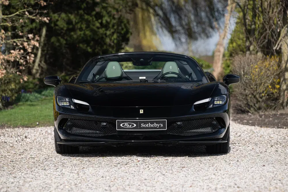 Ferrari 296 GTS 3.0 V6 ATELIER uit 2024, foto 2