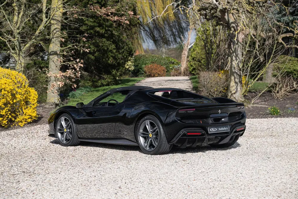 Ferrari 296 GTS 3.0 V6 ATELIER uit 2024, foto 6