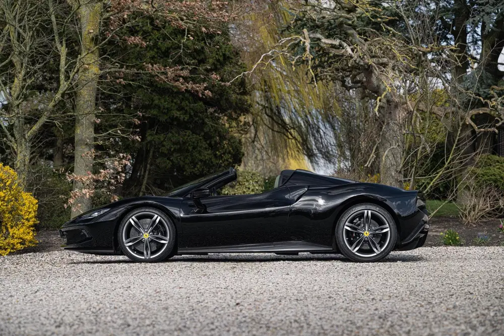 Ferrari 296 GTS 3.0 V6 ATELIER uit 2024, foto 7