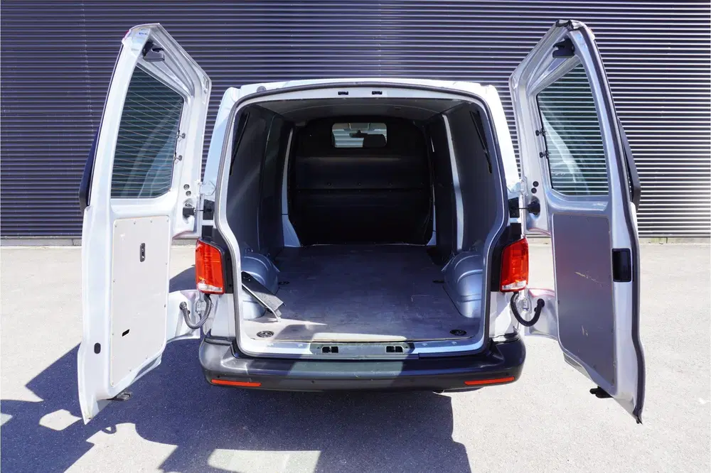 Volkswagen Transporter 150pk Automaat L2H1 Apple Carplay Cru uit 2023, foto 3