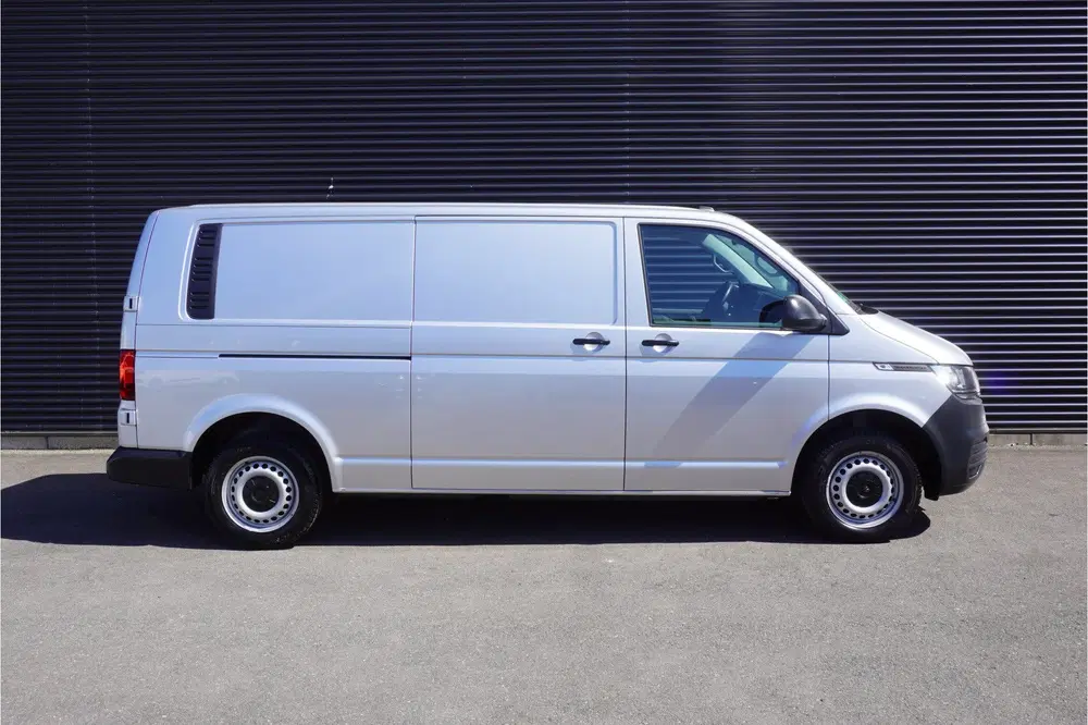 Volkswagen Transporter 150pk Automaat L2H1 Apple Carplay Cru uit 2023, foto 4