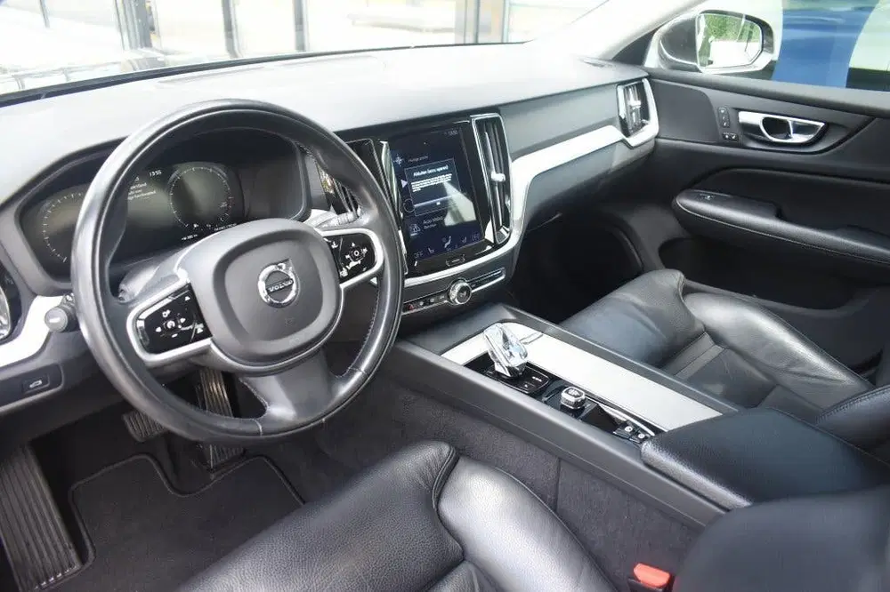 Volvo S60 B4 197pk Plus Dark uit 2022, foto 13