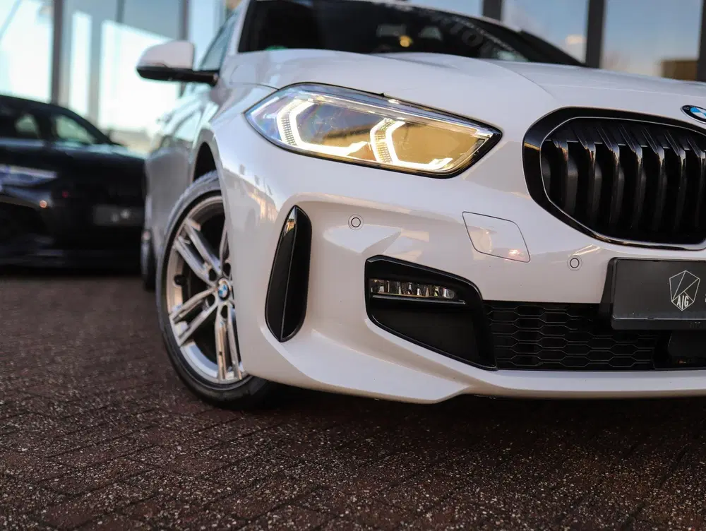 BMW 1-serie 118i High Executive uit 2019, foto 13