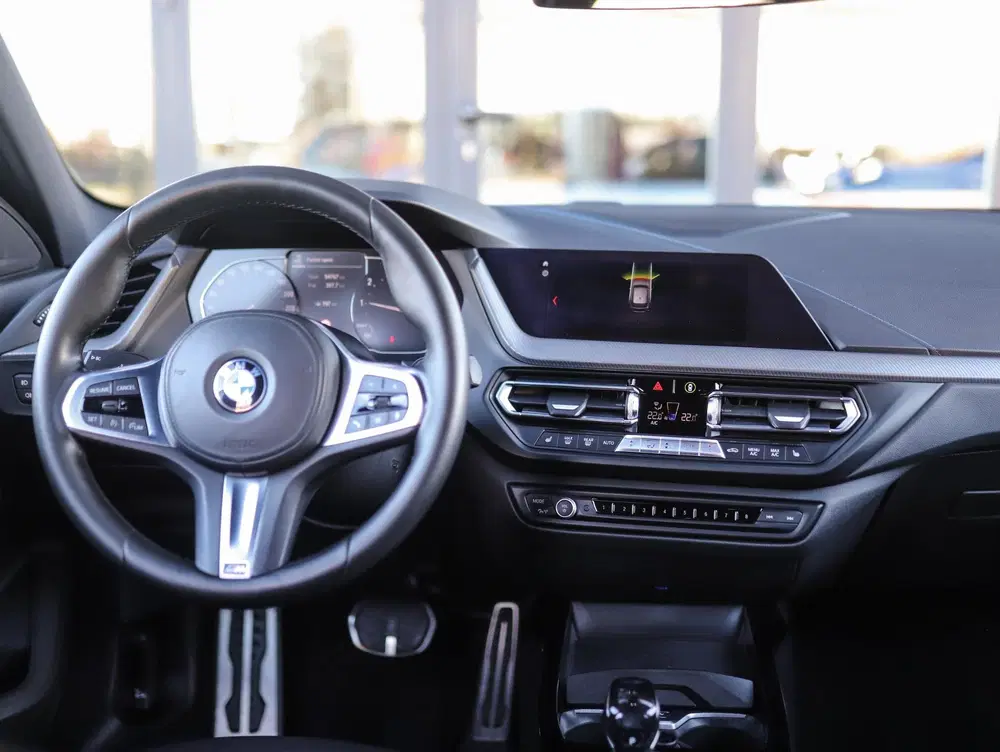 BMW 1-serie 118i High Executive uit 2019, foto 3