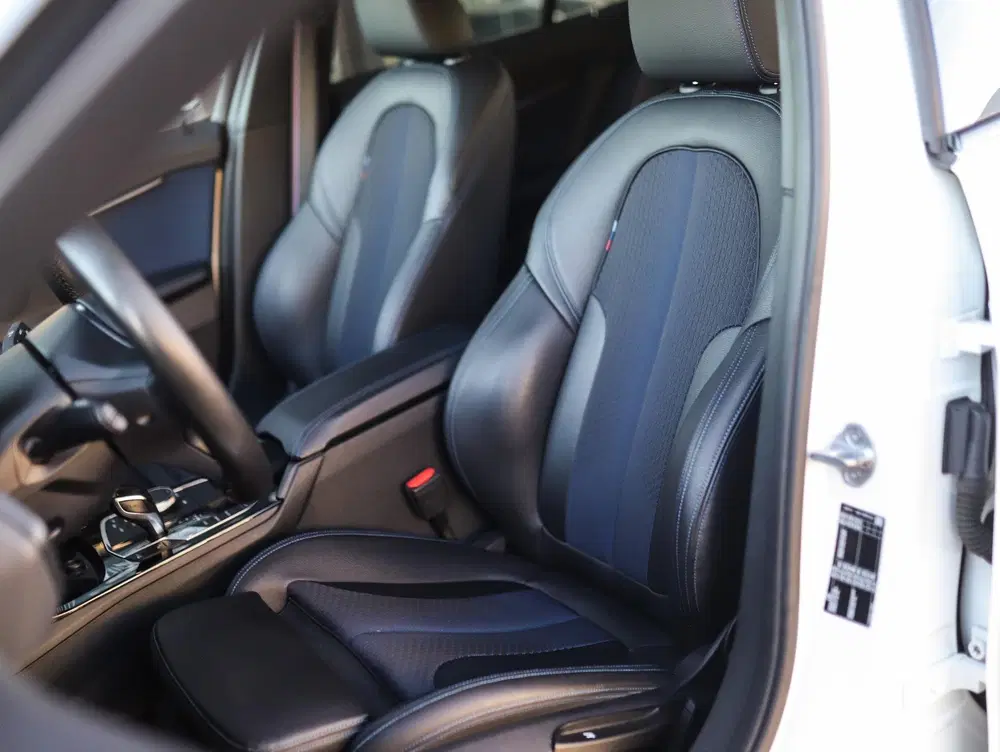 BMW 1-serie 118i High Executive uit 2019, foto 4