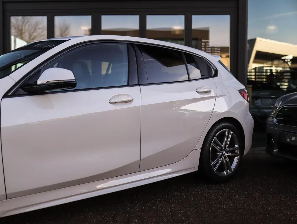 BMW 1-serie 118i High Executive uit 2019, foto 6