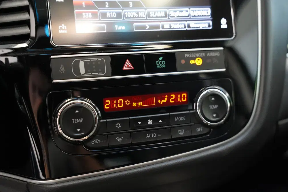 Mitsubishi Outlander 2.4 PHEV Intense+ Opendak Trekhaak uit 2019, foto 12