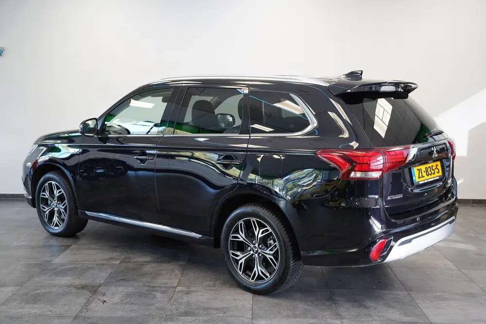 Mitsubishi Outlander 2.4 PHEV Intense+ Opendak Trekhaak uit 2019, foto 3