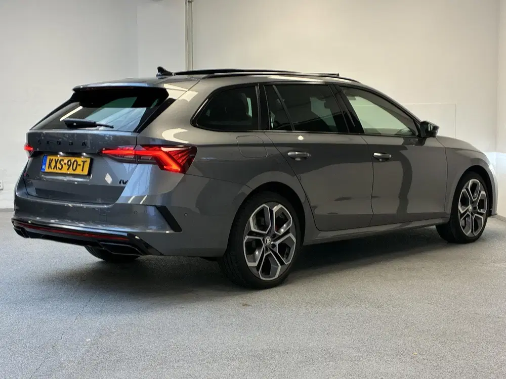 Skoda Octavia 1.4 TSI RS iV PHEV uit 2023, foto 2