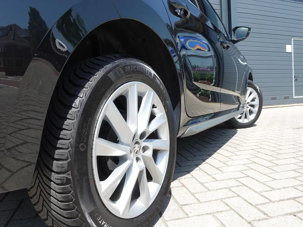 Skoda Kamiq 1.0 TSI DSG-7 Sport Business RIJKLAAR uit 2024, foto 8