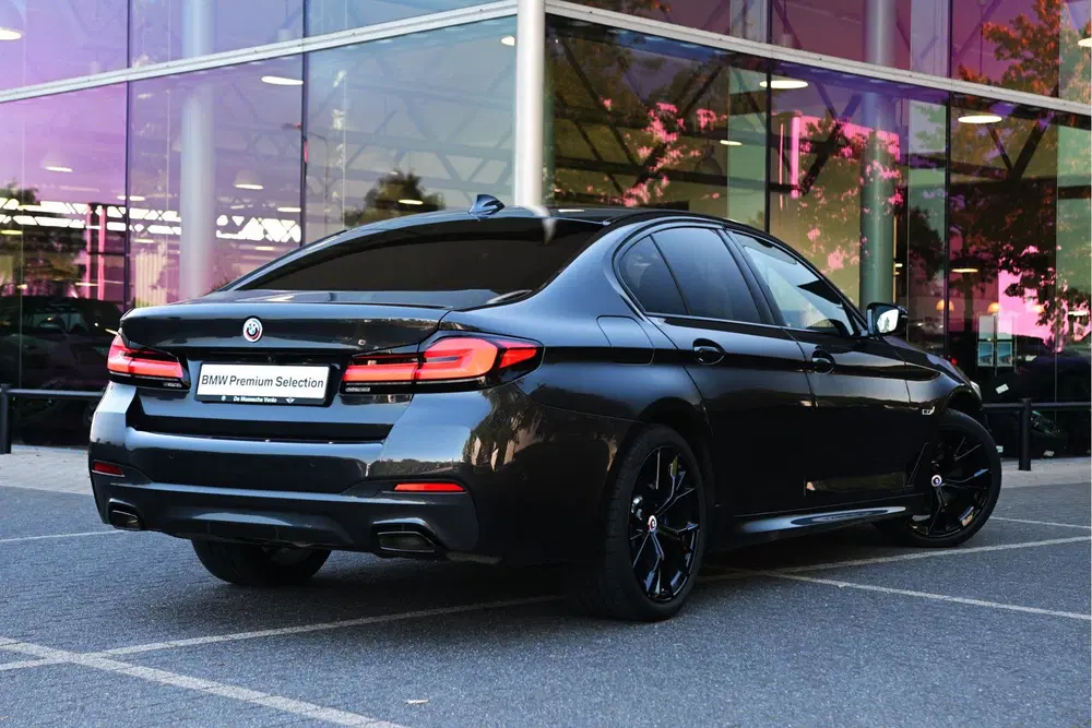 BMW 5-serie 530e High Executive M Sport Automaat uit 2022, foto 2
