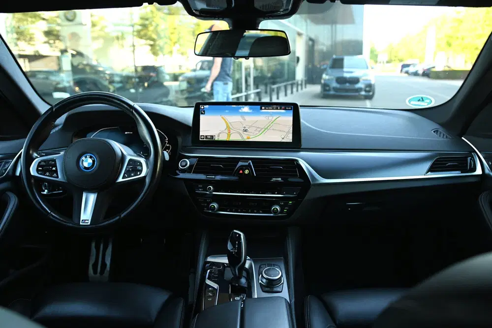 BMW 5-serie 530e High Executive M Sport Automaat uit 2022, foto 4