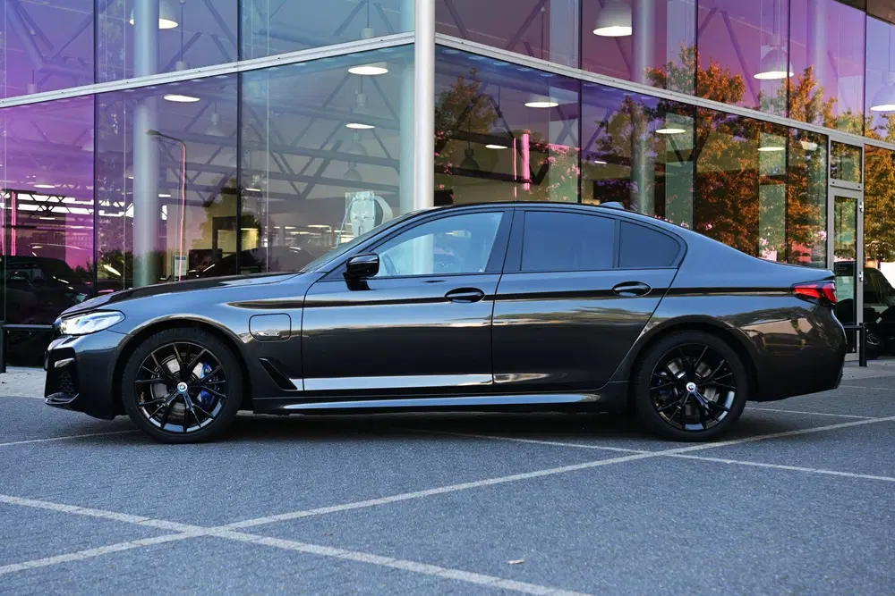 BMW 5-serie 530e High Executive M Sport Automaat uit 2022, foto 5