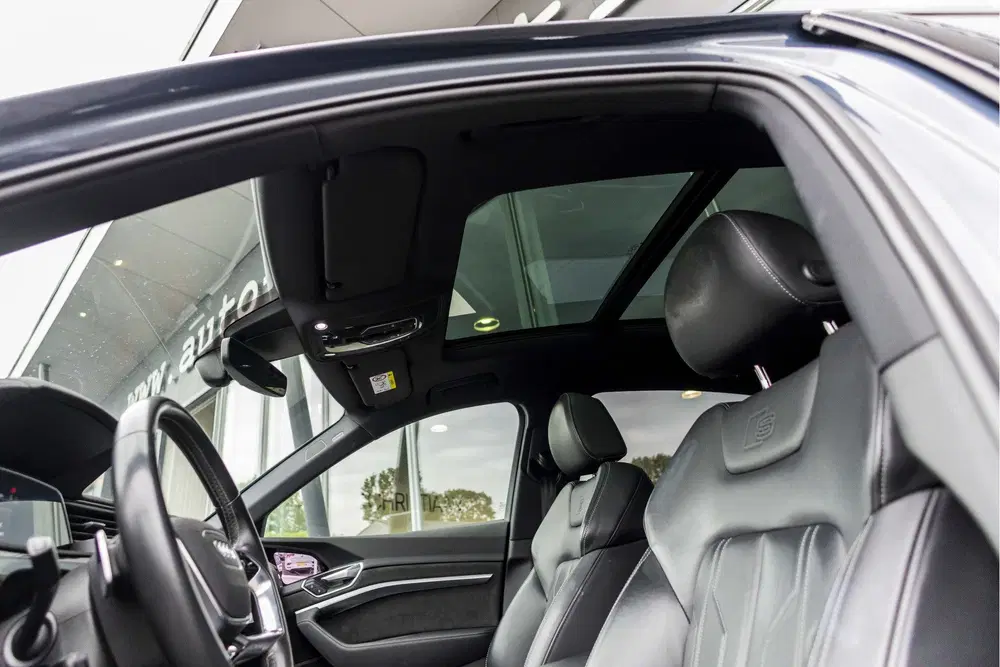 Audi e-tron 55 quattro S edition 95 kWh uit 2020, foto 13