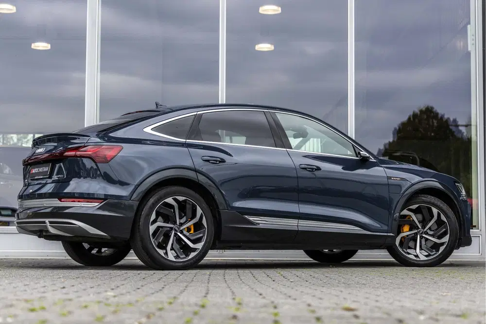 Audi e-tron 55 quattro S edition 95 kWh uit 2020, foto 2