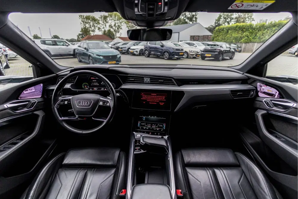 Audi e-tron 55 quattro S edition 95 kWh uit 2020, foto 6