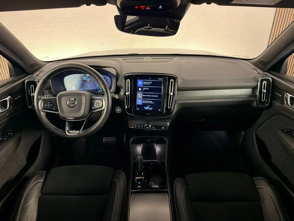 Volvo XC40 1.5 T3 R-Design H&K uit 2020, foto 2