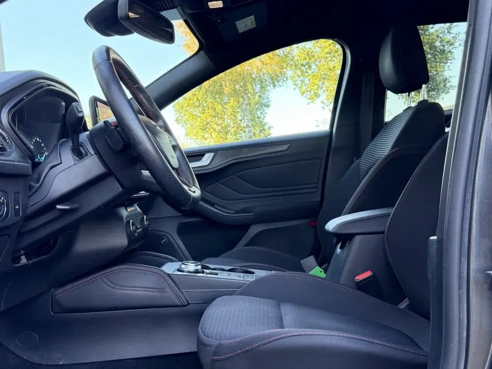 Ford Focus 1.5 ST Line uit 2020, foto 10