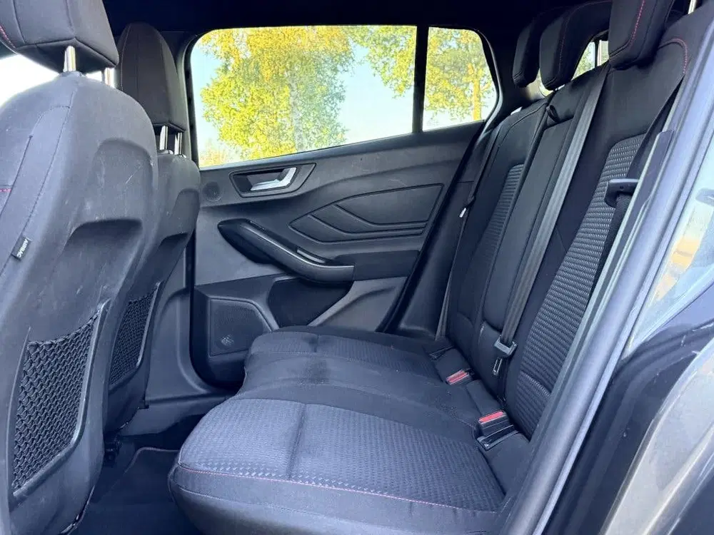 Ford Focus 1.5 ST Line uit 2020, foto 11