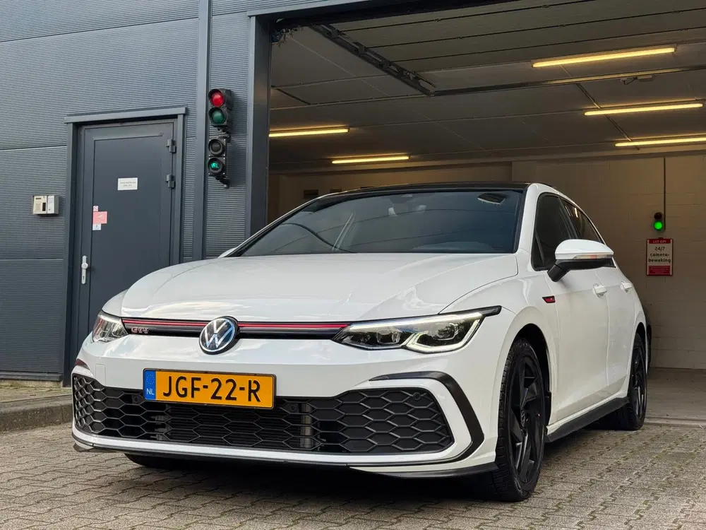 Volkswagen Golf 2.0 TSI GTI uit 2023, foto 2