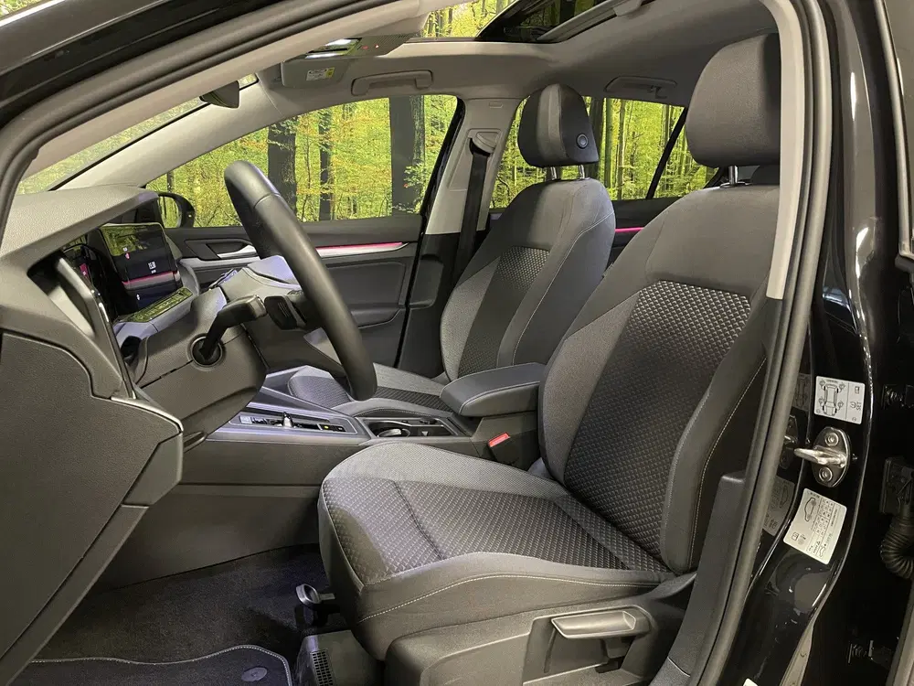Volkswagen Golf 1.5 eTSI Life Business uit 2023, foto 8
