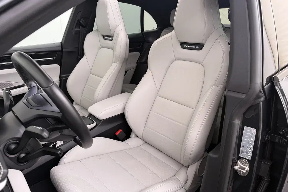 Porsche Macan 4 100 kWh (98%SOH) Pano Trekhaak SportChro uit 2024, foto 12