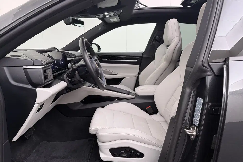 Porsche Macan 4 100 kWh (98%SOH) Pano Trekhaak SportChro uit 2024, foto 13