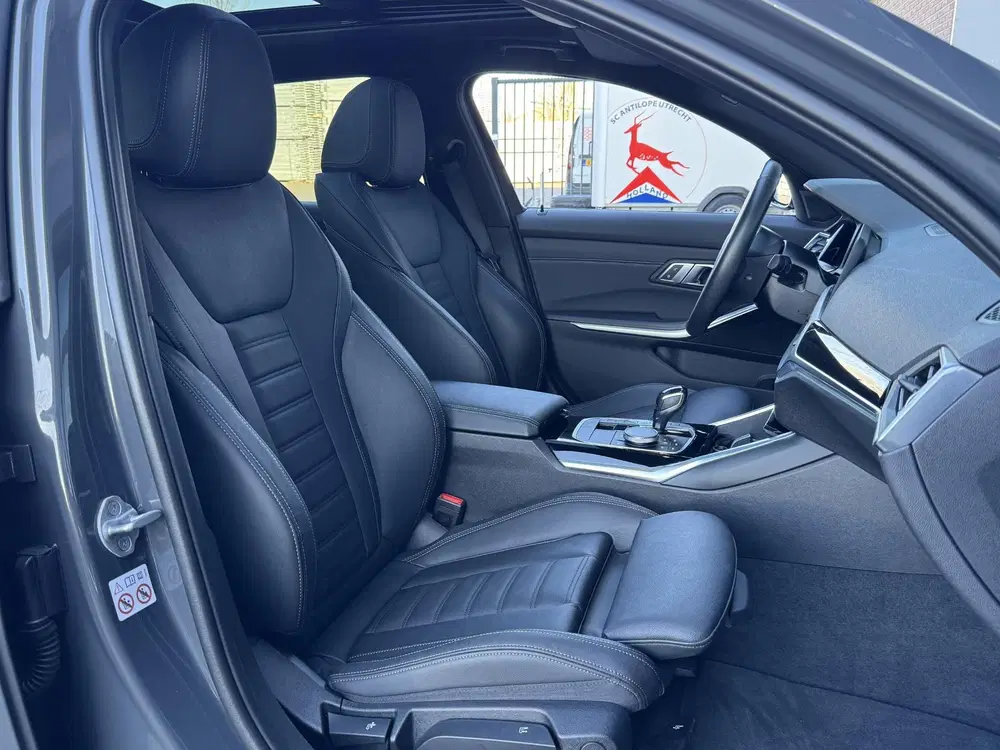BMW 3-serie 320i HIGH EXECUTIVE EDITION I SPORTLINE uit 2021, foto 10