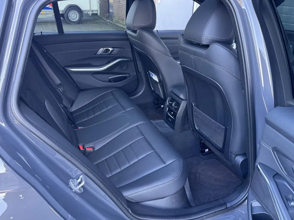 BMW 3-serie 320i HIGH EXECUTIVE EDITION I SPORTLINE uit 2021, foto 12
