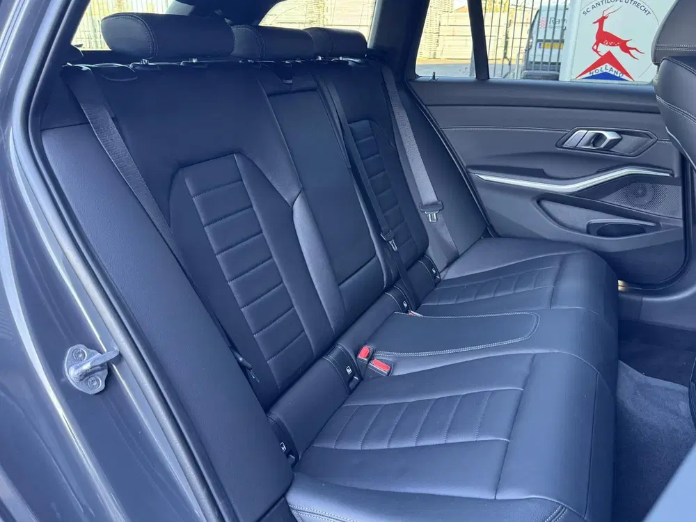 BMW 3-serie 320i HIGH EXECUTIVE EDITION I SPORTLINE uit 2021, foto 14
