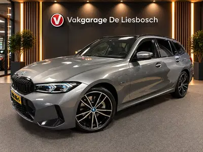 BMW 3-serie 330e xDrive M-pakket facelift uit 2023