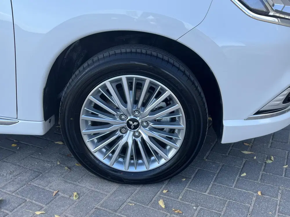 Mitsubishi Outlander 2.4 PHEV Intense+ 100% dealer onderhoud uit 2019, foto 14
