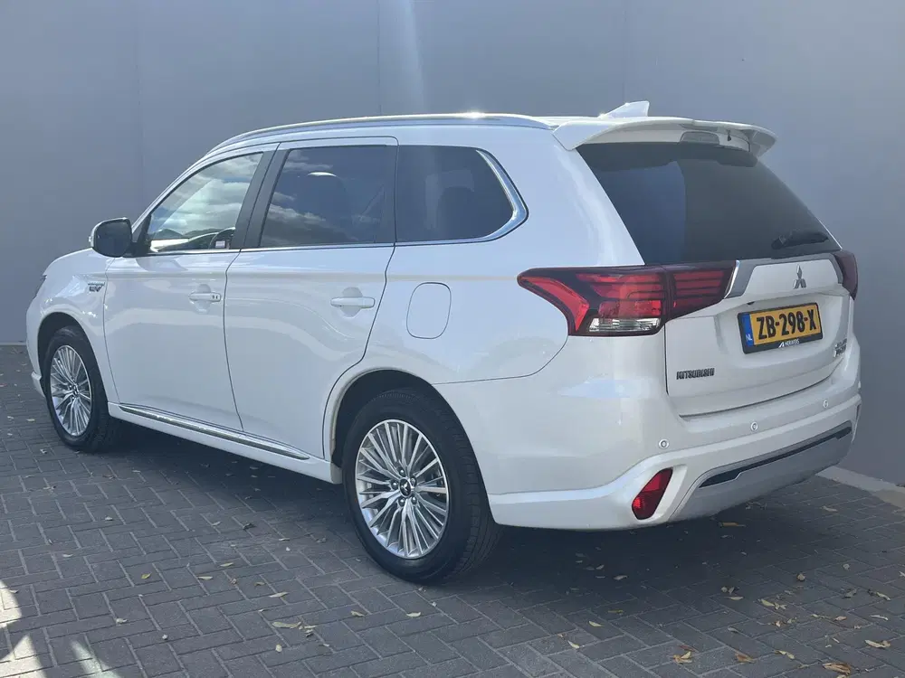 Mitsubishi Outlander 2.4 PHEV Intense+ 100% dealer onderhoud uit 2019, foto 15