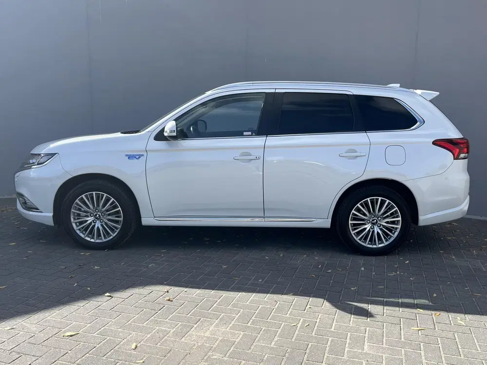 Mitsubishi Outlander 2.4 PHEV Intense+ 100% dealer onderhoud uit 2019, foto 8