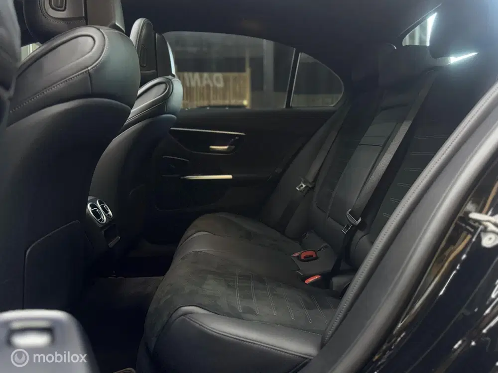 Mercedes-Benz C-Klasse Mercedes C-klasse 300 e AMG Line uit 2023, foto 13