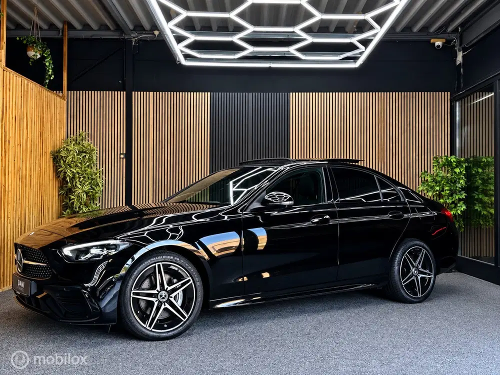 Mercedes-Benz C-Klasse Mercedes C-klasse 300 e AMG Line uit 2023, foto 4