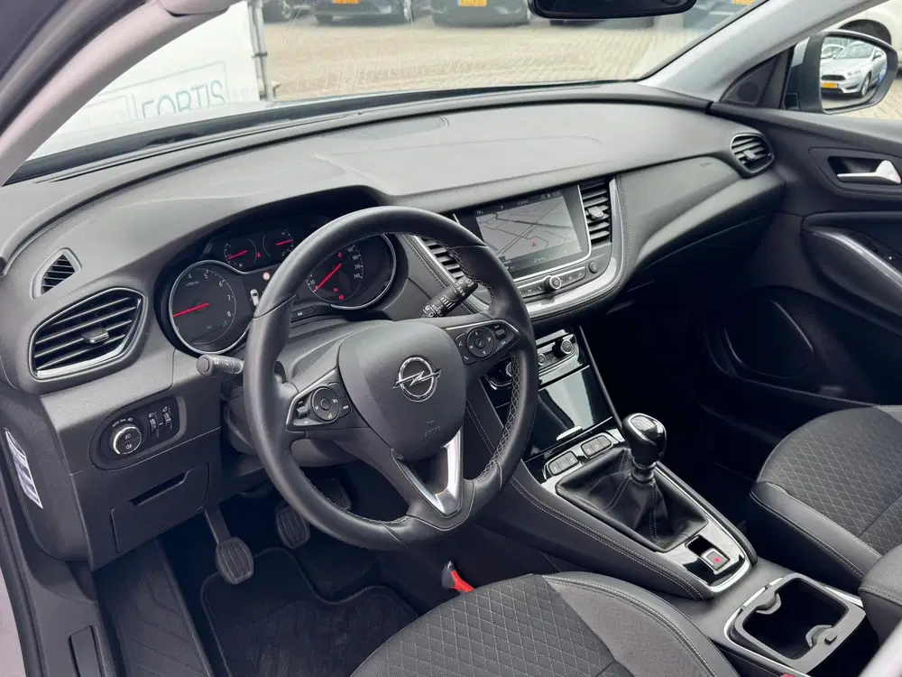 Opel Grandland 1.2 Turbo Innovation NL-AUTO uit 2019, foto 15