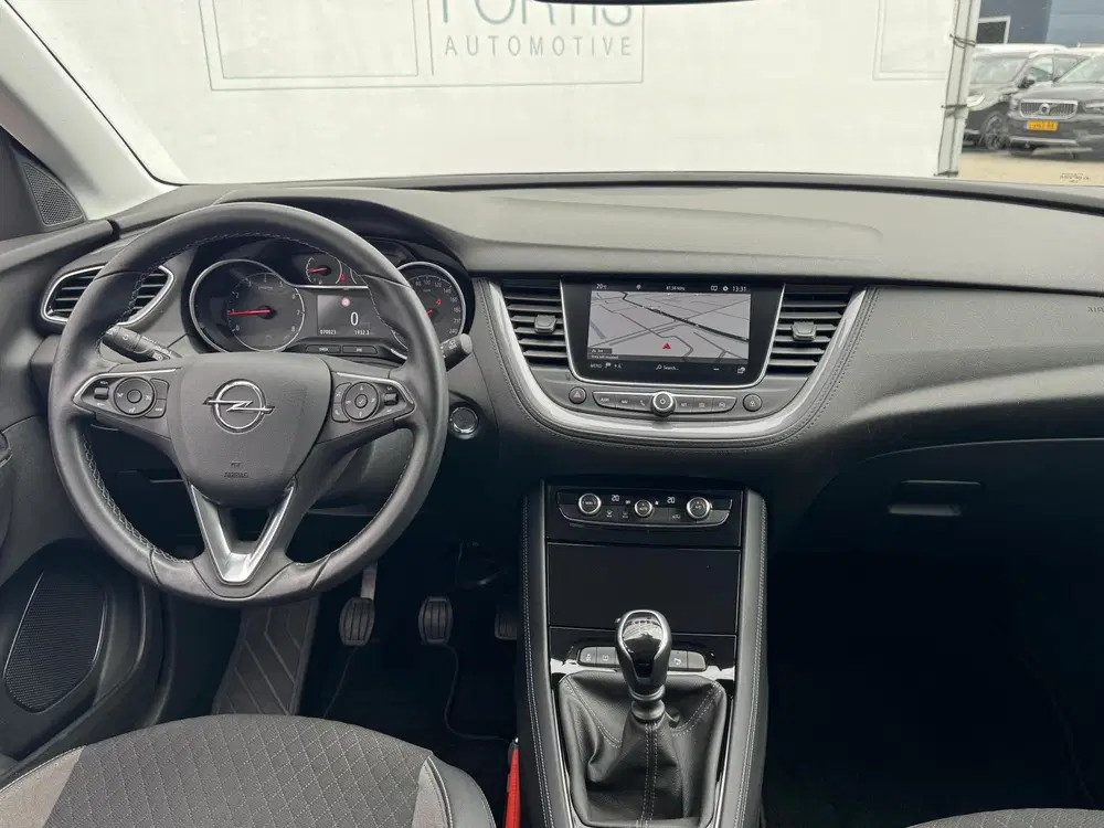 Opel Grandland 1.2 Turbo Innovation NL-AUTO uit 2019, foto 3