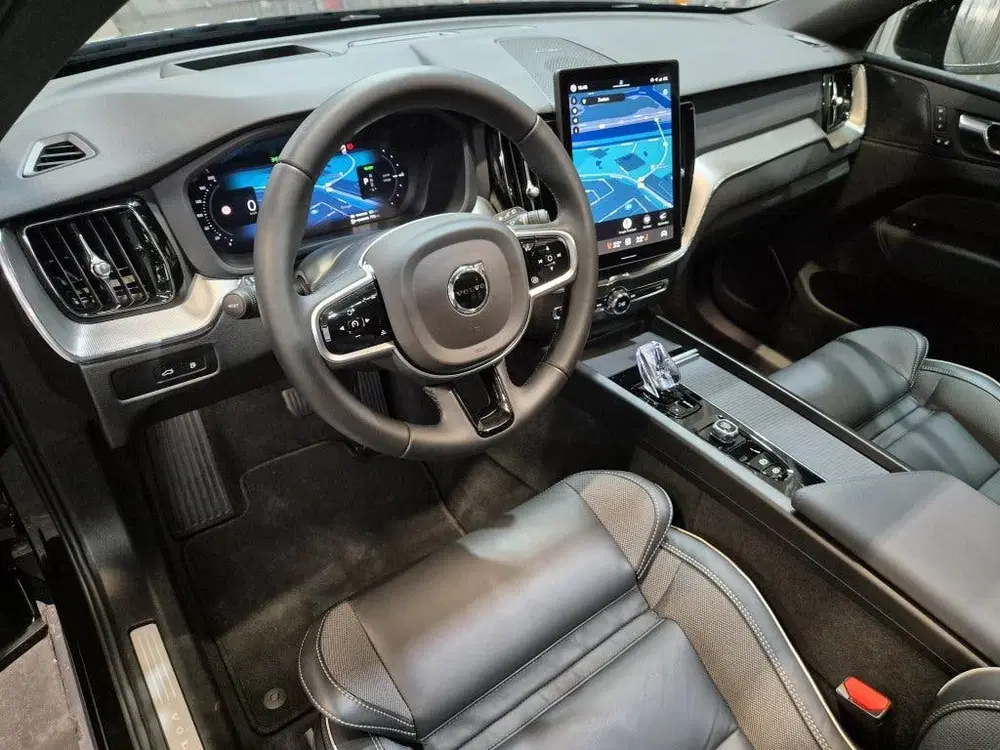 Volvo XC60 T6 350PK AWD Plus Black Edition uit 2026, foto 11