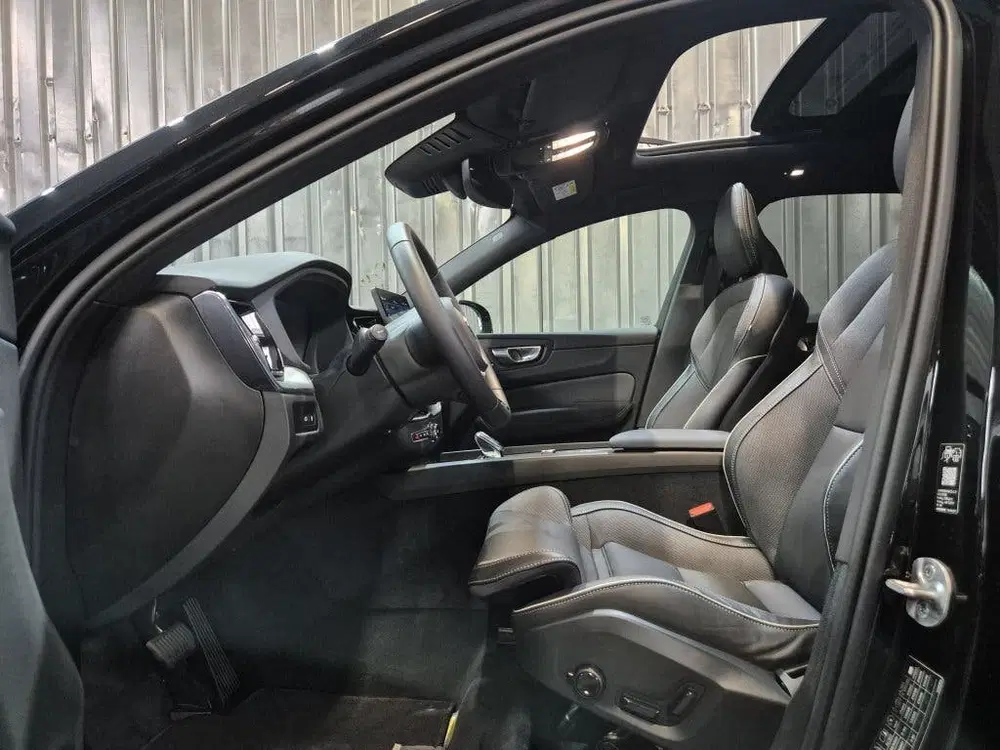 Volvo XC60 T6 350PK AWD Plus Black Edition uit 2026, foto 12