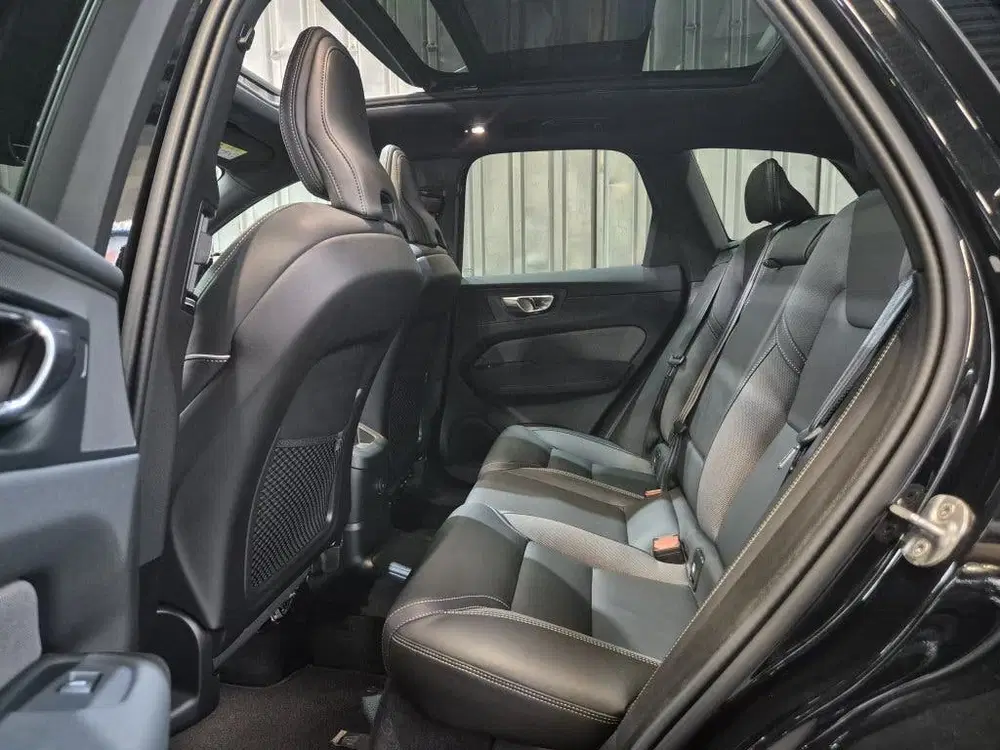 Volvo XC60 T6 350PK AWD Plus Black Edition uit 2026, foto 13