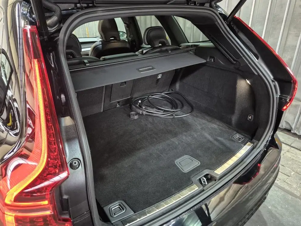 Volvo XC60 T6 350PK AWD Plus Black Edition uit 2026, foto 14