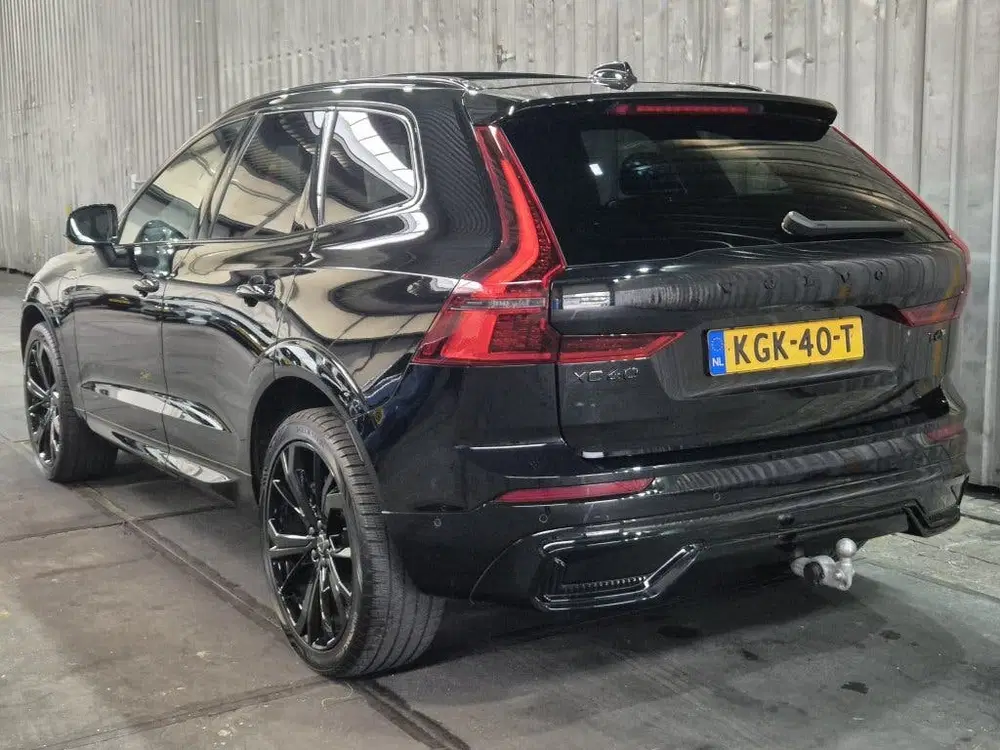 Volvo XC60 T6 350PK AWD Plus Black Edition uit 2026, foto 2