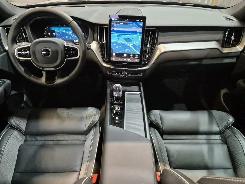 Volvo XC60 T6 350PK AWD Plus Black Edition uit 2026, foto 3