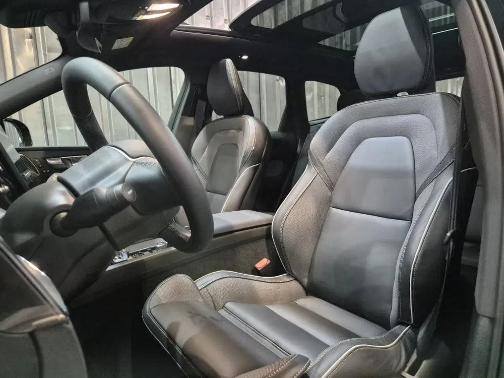 Volvo XC60 T6 350PK AWD Plus Black Edition uit 2026, foto 4