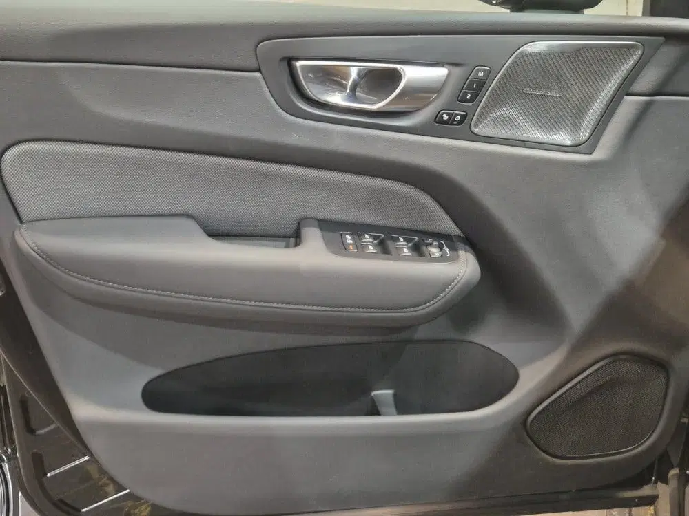 Volvo XC60 T6 350PK AWD Plus Black Edition uit 2026, foto 9