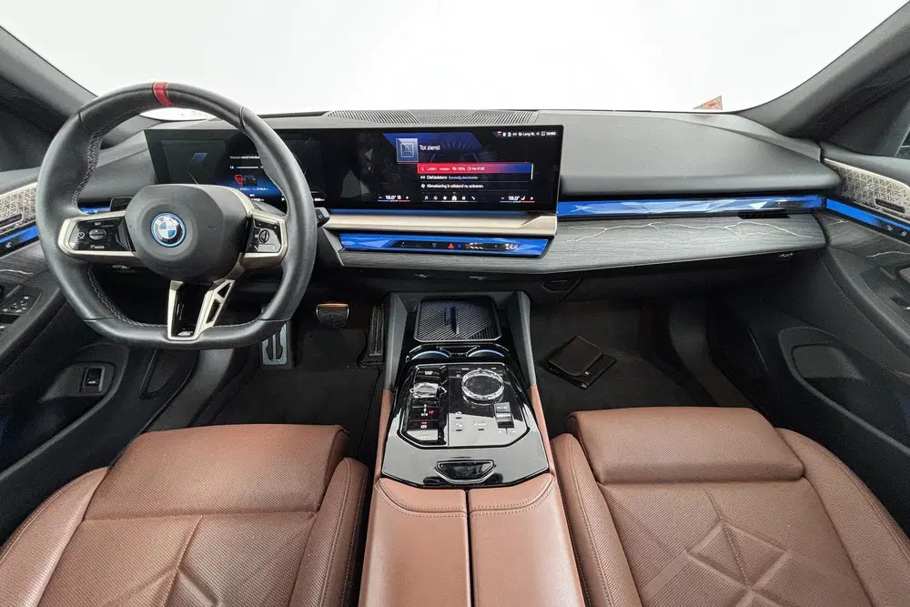 BMW i5 M60 xDrive 84 kWh Elektrische topper met v uit 2024, foto 2