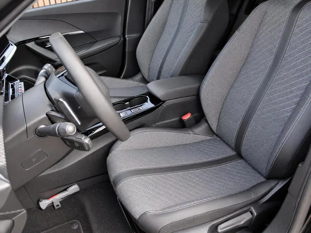 Peugeot 2008 1.2 Hybrid 145 Allure uit 2025, foto 14
